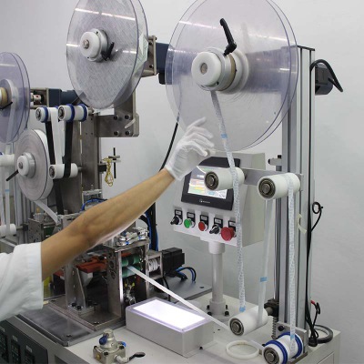 FFC軟排線自動貼膠機_廠家實力_深圳市鑫美特電子有限公司